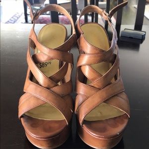 Cathy Jean tan wedges